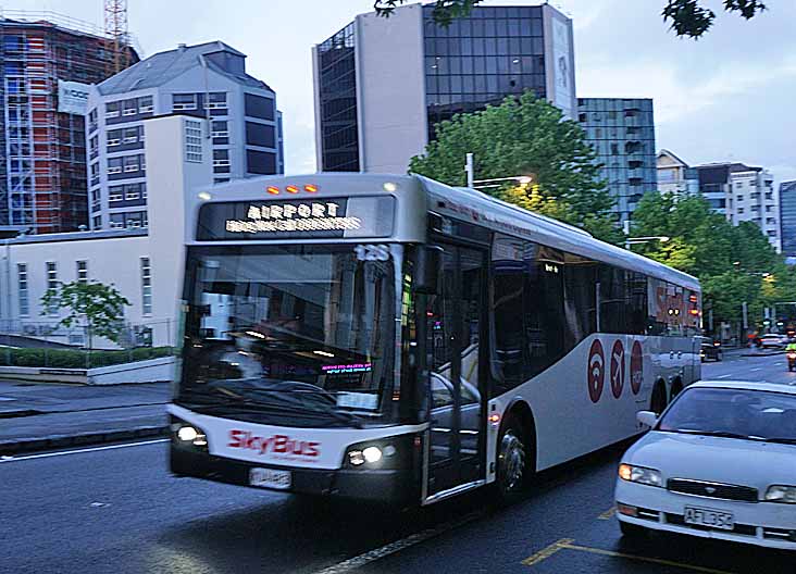 Skybus MAN A95 ND323F Busteach 128